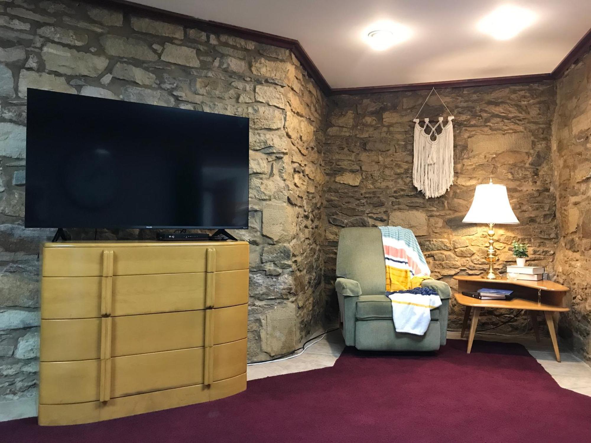 The Nauvoo Grand Bed & Breakfast Room photo